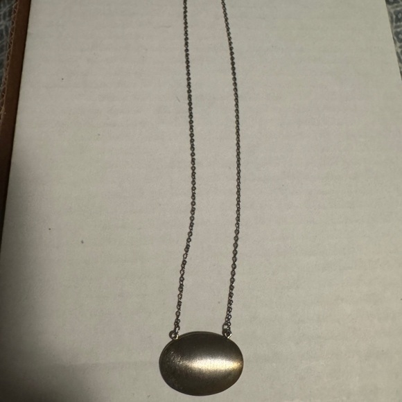 Elegant brushed gold Pendant Necklace - Picture 2 of 3